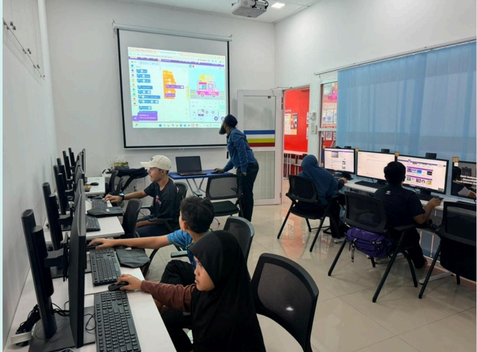 PYTHON4 BELIA BENTUK GENERASI CELIK KOD DAN BERFIKIRAN KOMPUTASIONAL